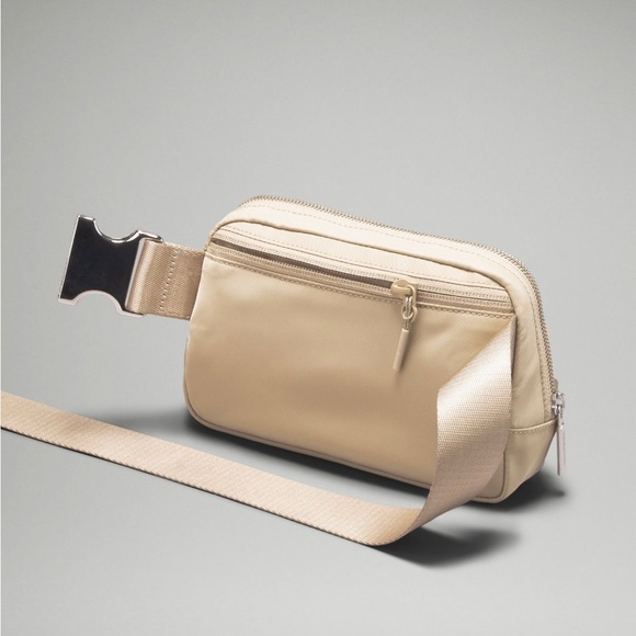NWT Lululemon everywhere belt bag. - Picture 3 of 9